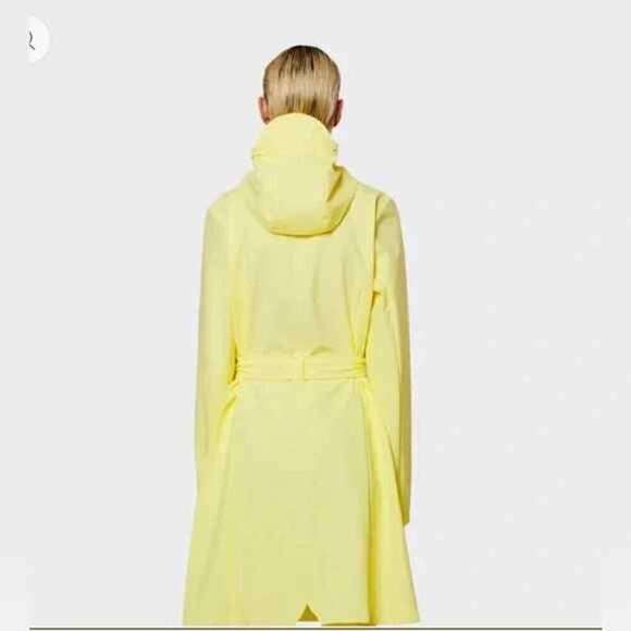 Rains Curve Jacket Belt Waist Yellow Straw Hood Size Small NWT - Picture 2 of 6